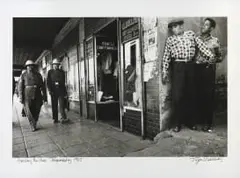 Jürgen Schadeberg, Avoiding the Pass. Johannesburg 1955, archival silver selenium-toned hand-print