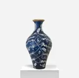 Lucinda Mudge, Do Nothing, Say Nothing, Be Nothing, 2023, ceramic and gold lustre
