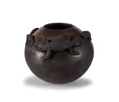 Zanele Nala, Ukhamba with crocodile decoration, pit-fired and burnished earthenware with relief decoration