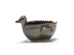 Elizabeth Mbatha, Bird Shaped Vessel, stoneware