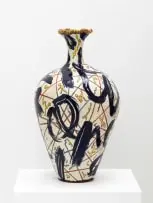 Lucinda Mudge, True Story, 2022, vase ceramic with gold lustre