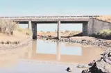 Sipho Ndlovu, Crossing That Bridge, oil on canvas