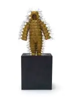 Walter Oltmann, Aurum Disguise, wire with fibreglass sand pigment and mild steel base