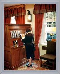Jeff Wall, A woman consulting a catalogue, 2005, transparency in lightbox