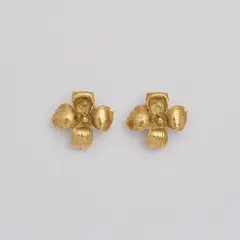 Claude Lalanne, Pair of “Clématite” earrings, 1988, Gold