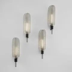 Tomaso Buzzi, Set of four large "Feather" wall lights, model no. 413, circa 1933, Bollicine glass, treccia glass, brass