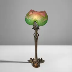 Daum Frères and Louis Majorelle, "Nénuphar" table lamp, circa 1903, Wheel-carved, overlaid, acid-etched and applied glass, patinated bronze