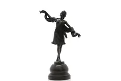 De Kernalan, Untitled, on domed marble base