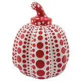 Pumkin - Red and white by Yayoi Kusama, Escultura en resina laqueada sin número de tiraje, sold Dec 2024