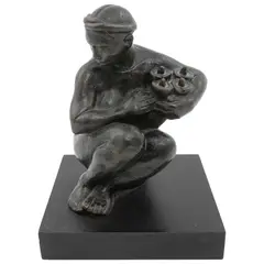 Tiburcio Ortiz, Mujer con alcatraces, Escultura en bronce IV en base de madera