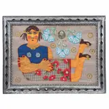Rodolfo Morales, La niña de los moños, Collage de textiles, papeles, imágenes y aplicaciones de listones sobre papel con marco de hojalata repujado