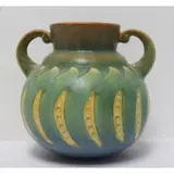 Roseville, Pottery Faline Pea Pod Vase