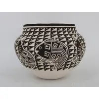 Grace Chino, Grace Chino Acoma, NM, Black slip glaze decorated white earthenware pot