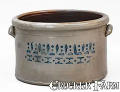 Southern Stoneware, Rare SOUTHERN / STONEWARE / POTTERY (Donaghho, Parkersburg, WV) Cake Crock, late 19th century, Stoneware