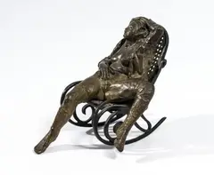 Darío Morales, Mujer con camisa en la mecedora, 1983, Bronce. Ejemplar 1 de 8