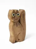 Hernando Tejada, [Gato], Madera tallada, alambre de cobre y botones de plástico.