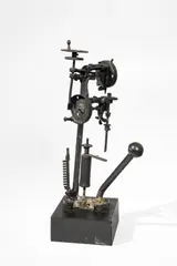 Sin título by Feliza Bursztyn, Escultura en hierro., sold Jun 2023