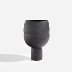 Hans Coper, Pot on cylindrical foot, circa 1967, Stoneware, black glaze over a textured and incised body