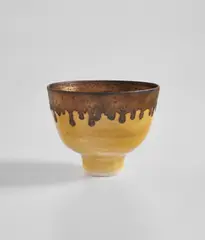 Lucie Rie, Footed bowl, circa 1978, Porcelain, yellow glaze with golden manganese lip