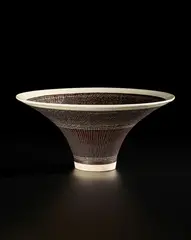 Lucie Rie, Footed bowl, circa 1960, Porcelain, white and manganese glaze with sgraffito design