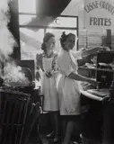 Willy Ronis, Marchands de frites, rue Rambuteau, Paris