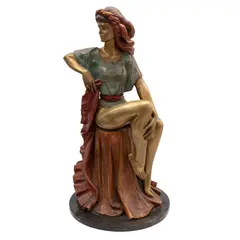 Victor Gutierrez, JOVEN SENTADA, Bronce, patinado policromo, base de mármol negro