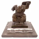 Luis Ortiz Monasterio, La Victoria, Escultura en bronce en base de mármol