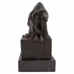 Figura que se esconde tras el advenimiento de su propia luz by Santiago Carbonell, Escultura en bronce en base de mármol, offered Nov 2022