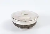 Dulcera con tapa, Plata 900 con incrustaciones en cáscara de coco., Plata 900 con incrustaciones en cáscara de coco.