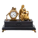 Reloj de Chimenea, FRANCIA, SIGLO XIX, Mármol negro y bronce dorado, decorado con grupo escultórico representando a Urania (musa de la astronomía); maquinaría marcada VINCENTI & CIE, media sonería, carátula porcelanizada, números romanos