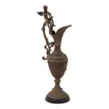 Aguamanil, FRANCIA, PRINCIPIOS DEL SIGLO XX, Bronce, patinado en color marrón, con base metálica en acabado color negro; relieves a manera de figuras florales y remate en forma de amorcillo músico