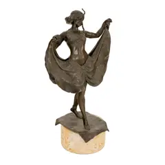 "Windy Day" - statuetă Art Deco din bronz, Franz Xaver Bergmann by Franz Xaver Bergmann, bronz, marmură, offered Apr 2026