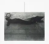 Joseph Beuys, EIN-STEIN-ZEIT, 1984, Serigrafie auf Zinkplatte mit angelötetem Draht. In der originalen Holzkiste