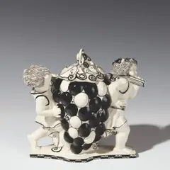 Michael Powolny, Lidded box with grape carriers