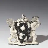 Michael Powolny, Lidded box with grape carriers