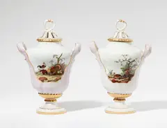 Fürstenberg, A pair of Fürstenberg porcelain "Pot pourris en Vase"