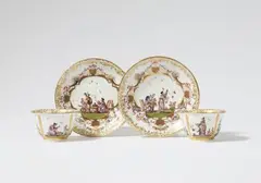 Meissen Royal Porcelain Manufactory, A pair of Meissen porcelain tea bowls and saucers with Hoeroldt Chinoiseries