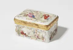 Meissen Royal Porcelain Manufactory, A Meissen porcelain snuff box with a portrait of the Saxon Electress Maria Antonia Walpurgis