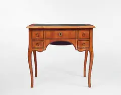 Abraham Roentgen, A desk from the workshop of Abraham Roentgen