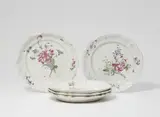 Joseph Hannong, Five Strasbourg faience plates with "fleurs contournées" decor