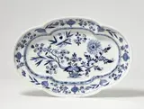 A Meissen porcelain platter with "onion pattern" decor by Meissen Royal Porcelain Manufactory, sold May 2022
