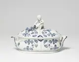 A Meissen porcelain tureen with straw flower decor by Meissen Royal Porcelain Manufactory, sold May 2022
