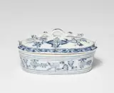 A rare Meissen porcelain butter dish with "onion pattern" decor by Meissen Royal Porcelain Manufactory, sold May 2022