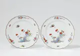 A pair of Meissen porcelain plates with Kakiemon decor by Meissen Royal Porcelain Manufactory, sold May 2022