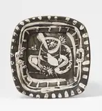 Pablo Picasso, Nature morte à la cuiller, 1952, Ceramic dish. White clay with plastic decor, grey engobe painting and partly with a white glaze; ceramic, Madoura edition