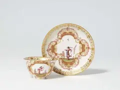 Meissen Royal Porcelain Manufactory, A Meissen porcelain tea bowl and saucer with early Hoeroldt Chinoiseries