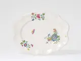 A Höchst faience platter with "fleurs des indes" by Kurmainzische Manufaktur Höchst, Scalloped oval platter painted with a bouquet and a moth. Unmarked. A minor glaze chip to the rim. D, sold Nov 2020