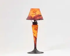 Daum Frères Nancy, A Daum Frères glass lamp "aux fleurs de tabac"
