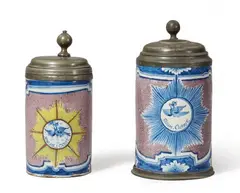 Cornelis Funcke, Two Berlin faience tankards with star cartouche motifs
