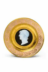 Gottfried Wilhelm Voelcker, A Berlin KPM porcelain plate with cameo decor